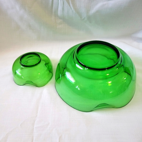 Vintage MCM Chip and Dip Folded Bowls in Avocado Green made by Anchor Hocking - Picture 4 of 9